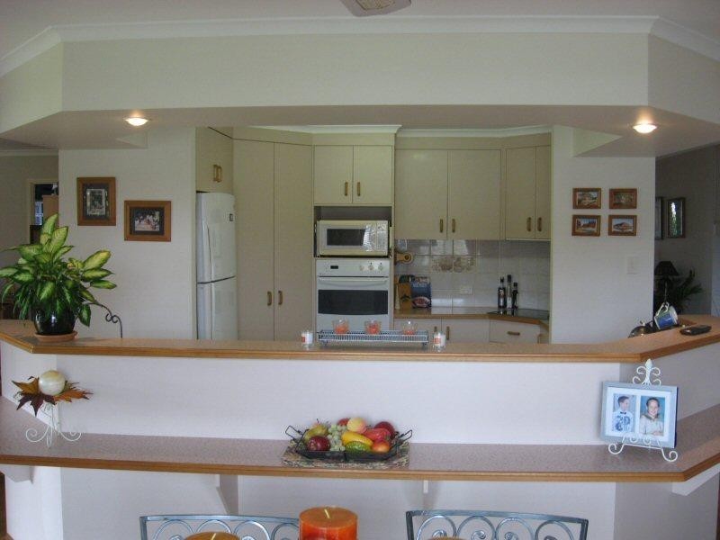 52 MOOLYYIR STREET, Urangan QLD 4655