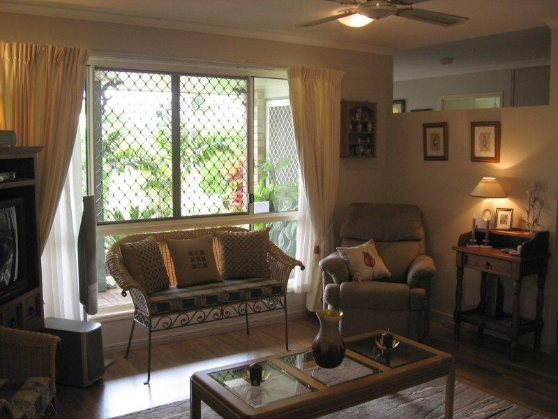 52 MOOLYYIR STREET, Urangan QLD 4655