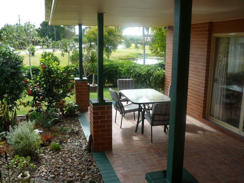 8 Lakeside Court, Torquay QLD 4655