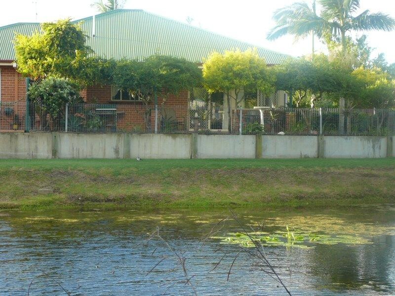 8 Lakeside Court, Torquay QLD 4655