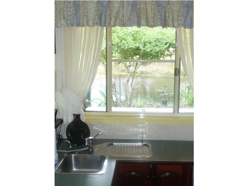 8 Lakeside Court, Torquay QLD 4655