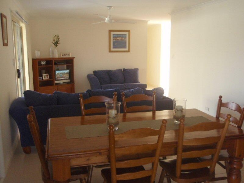 25 ANCHORAGE CIRCUIT, Point Vernon QLD 4655