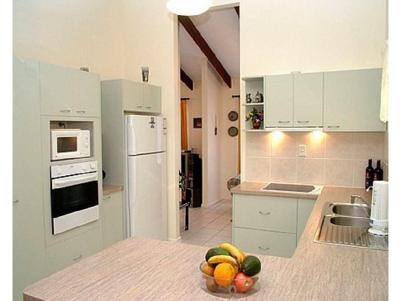 7 SEABREEZE LANE, Point Vernon QLD 4655