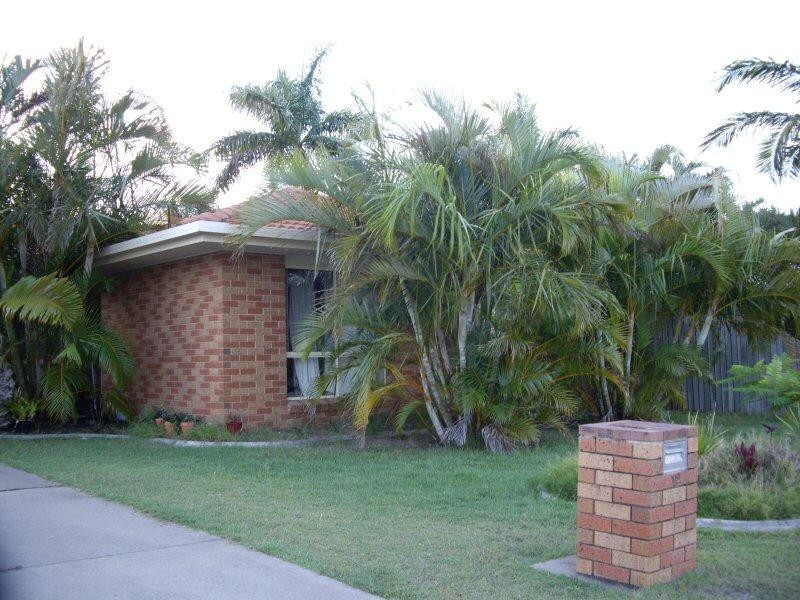 12 DELORAINE AVENUE, Urangan QLD 4655