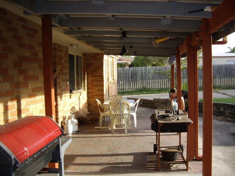 12 DELORAINE AVENUE, Urangan QLD 4655