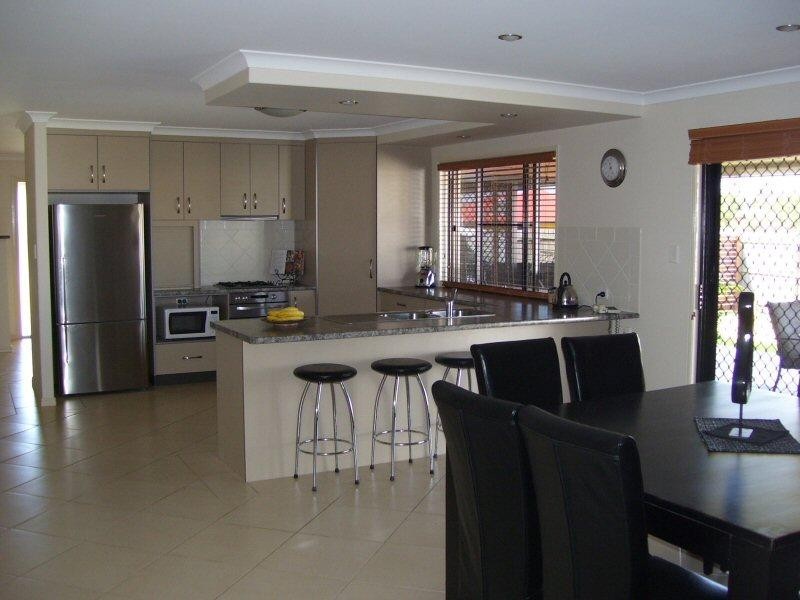 14 Murphy Street, Point Vernon QLD 4655