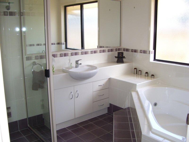 14 Murphy Street, Point Vernon QLD 4655