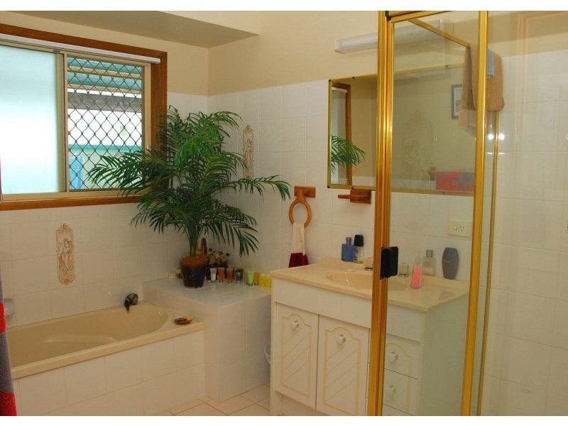 15 Doss Court, Urraween QLD 4655