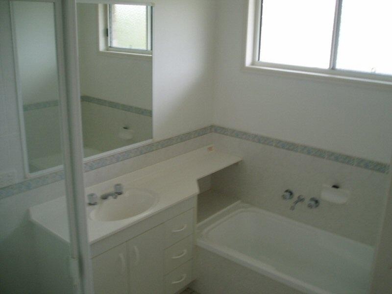 2 Daphne Court, Torquay QLD 4655