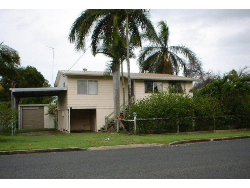 66 Kent Street, Urangan QLD 4655