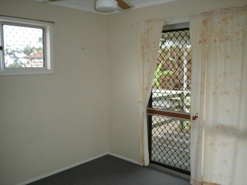 66 Kent Street, Urangan QLD 4655