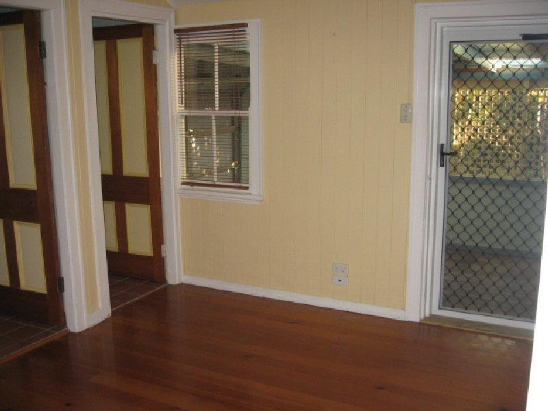 25 Robert Street, Torquay QLD 4655