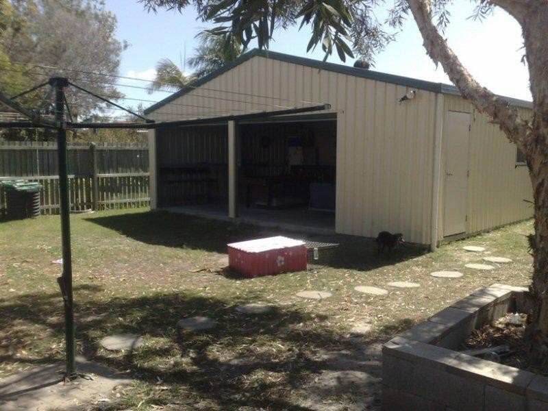 111 Limpus Street, Urangan QLD 4655