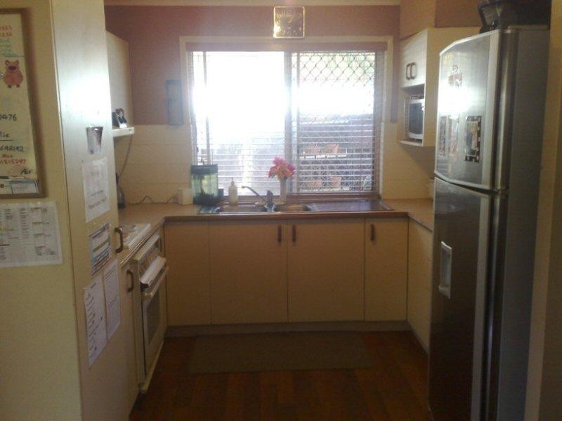 111 Limpus Street, Urangan QLD 4655