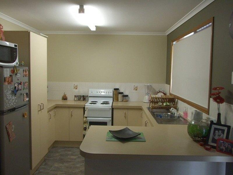 27 North Street, Point Vernon QLD 4655