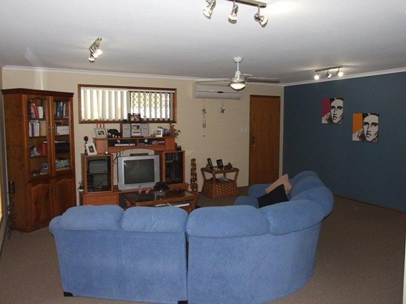 27 North Street, Point Vernon QLD 4655