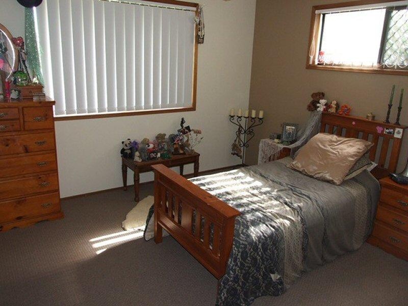 27 North Street, Point Vernon QLD 4655