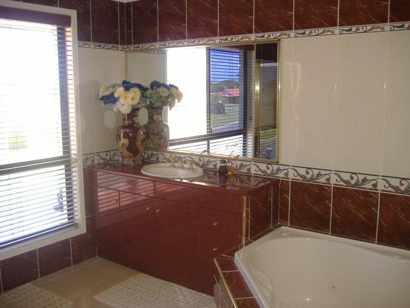 42 Foreshore Drive, Urangan QLD 4655