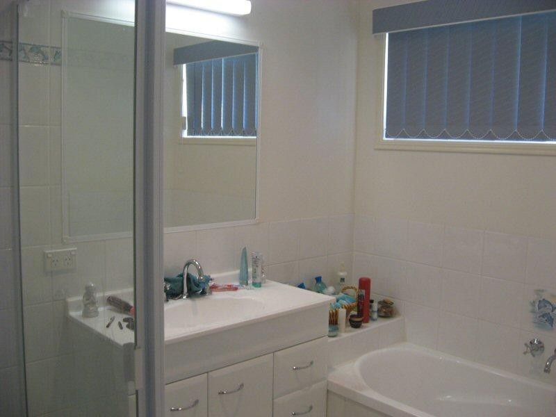 6 Moonstone Drive, Urangan QLD 4655