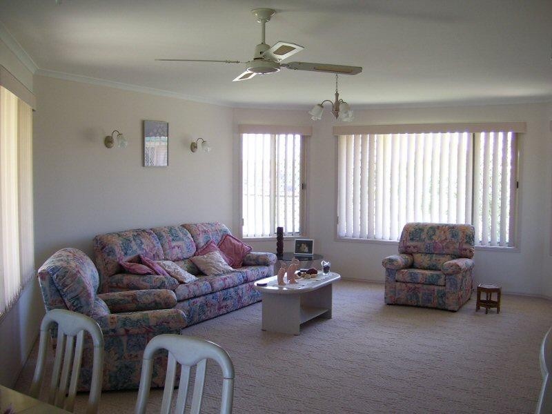 34 Bushlark Avenue, Eli Waters QLD 4655