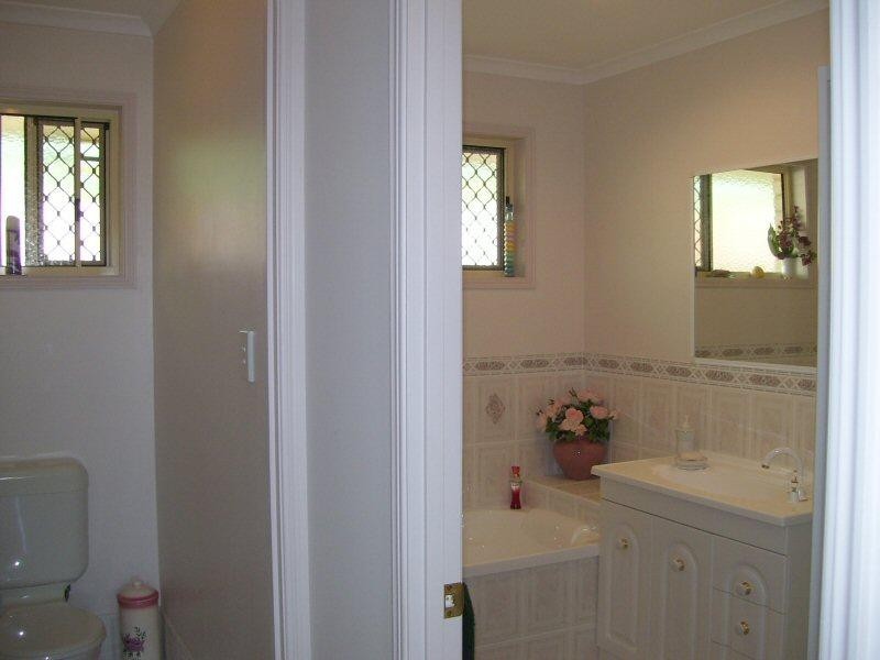 34 Bushlark Avenue, Eli Waters QLD 4655