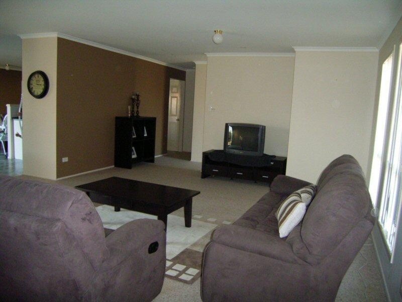 10 Chanak Close, Point Vernon QLD 4655