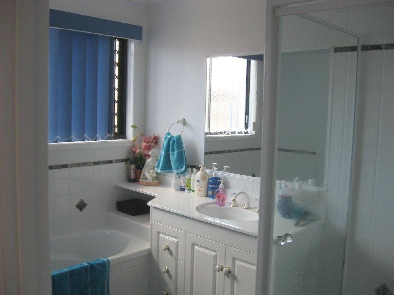 12 Surrey Court, Kawungan QLD 4655