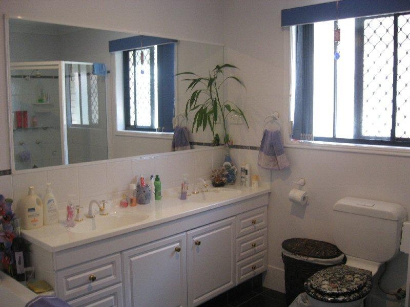 12 Surrey Court, Kawungan QLD 4655