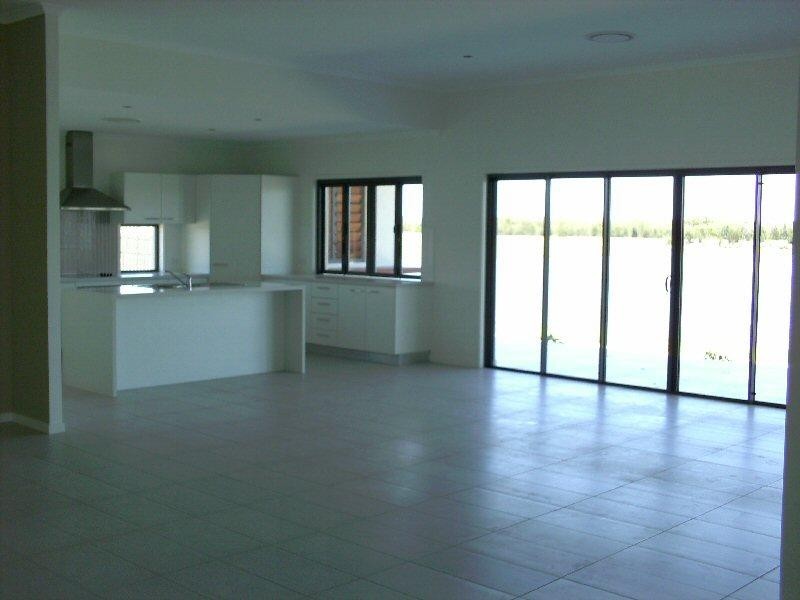 7 Bounty Court, Eli Waters QLD 4655