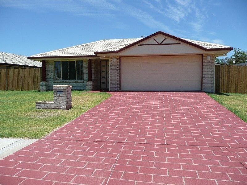 8 Emerald Park Way, Urangan QLD 4655