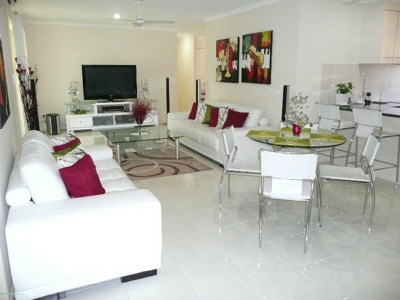 8 Emerald Park Way, Urangan QLD 4655