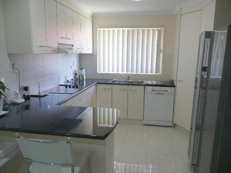 8 Emerald Park Way, Urangan QLD 4655