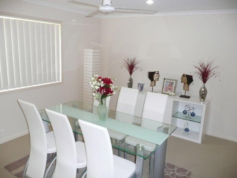 8 Emerald Park Way, Urangan QLD 4655