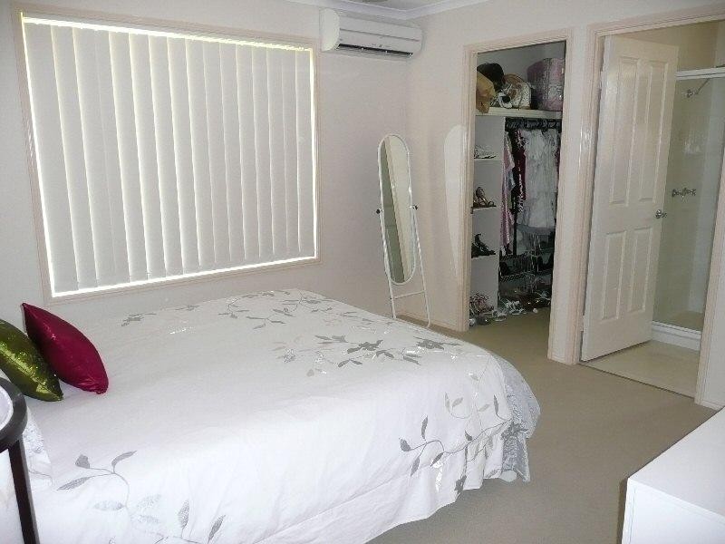 8 Emerald Park Way, Urangan QLD 4655