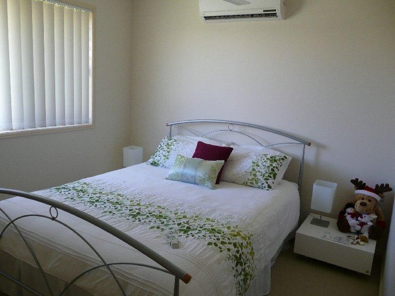 8 Emerald Park Way, Urangan QLD 4655