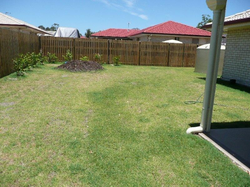 8 Emerald Park Way, Urangan QLD 4655