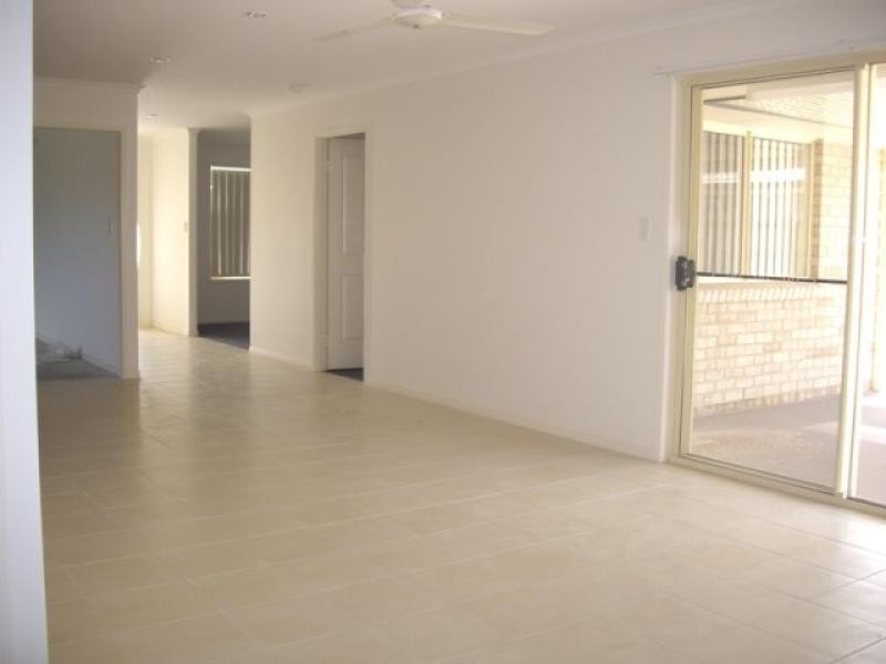 98 Wattle Street, Point Vernon QLD 4655