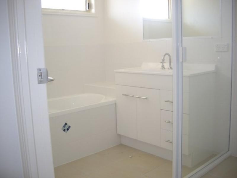 98 Wattle Street, Point Vernon QLD 4655