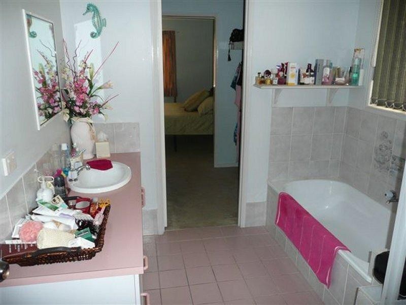 27 Miller Street, Urangan QLD 4655