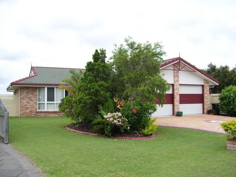 16 Bushlark Avenue, Eli Waters QLD 4655