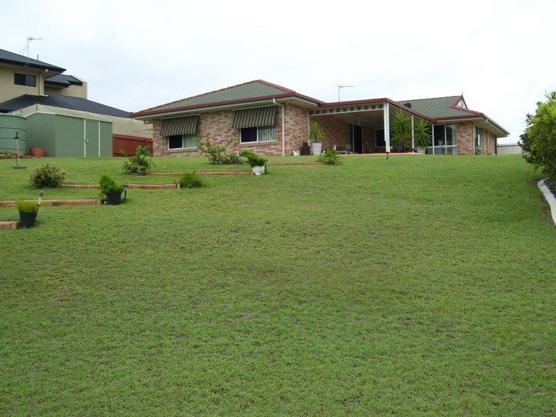 16 Bushlark Avenue, Eli Waters QLD 4655