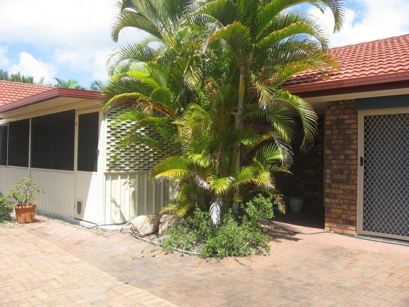 4 Woodland Close, Torquay QLD 4655