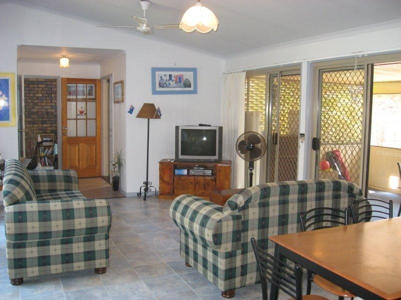 4 Woodland Close, Torquay QLD 4655
