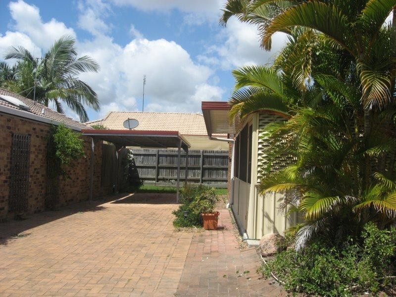 4 Woodland Close, Torquay QLD 4655