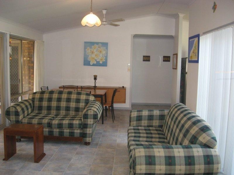 4 Woodland Close, Torquay QLD 4655