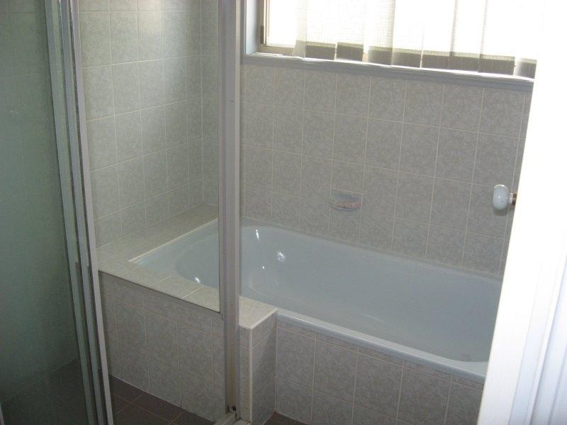 4 Woodland Close, Torquay QLD 4655