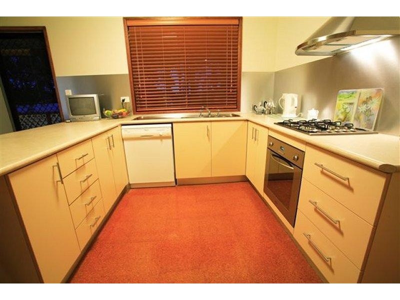 19 Banksia Street, Point Vernon QLD 4655