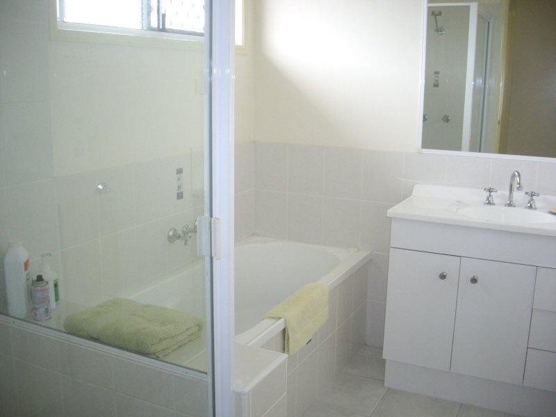 1 Sirius Court, Eli Waters QLD 4655