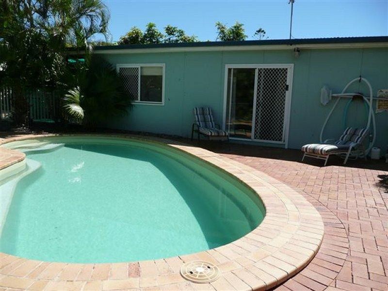 202 Long Street, Eli Waters QLD 4655