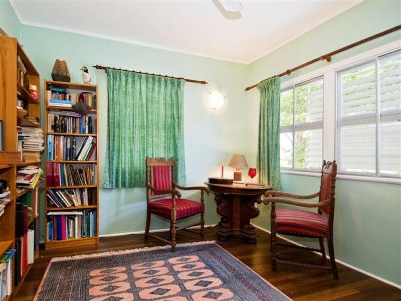 202 Long Street, Eli Waters QLD 4655